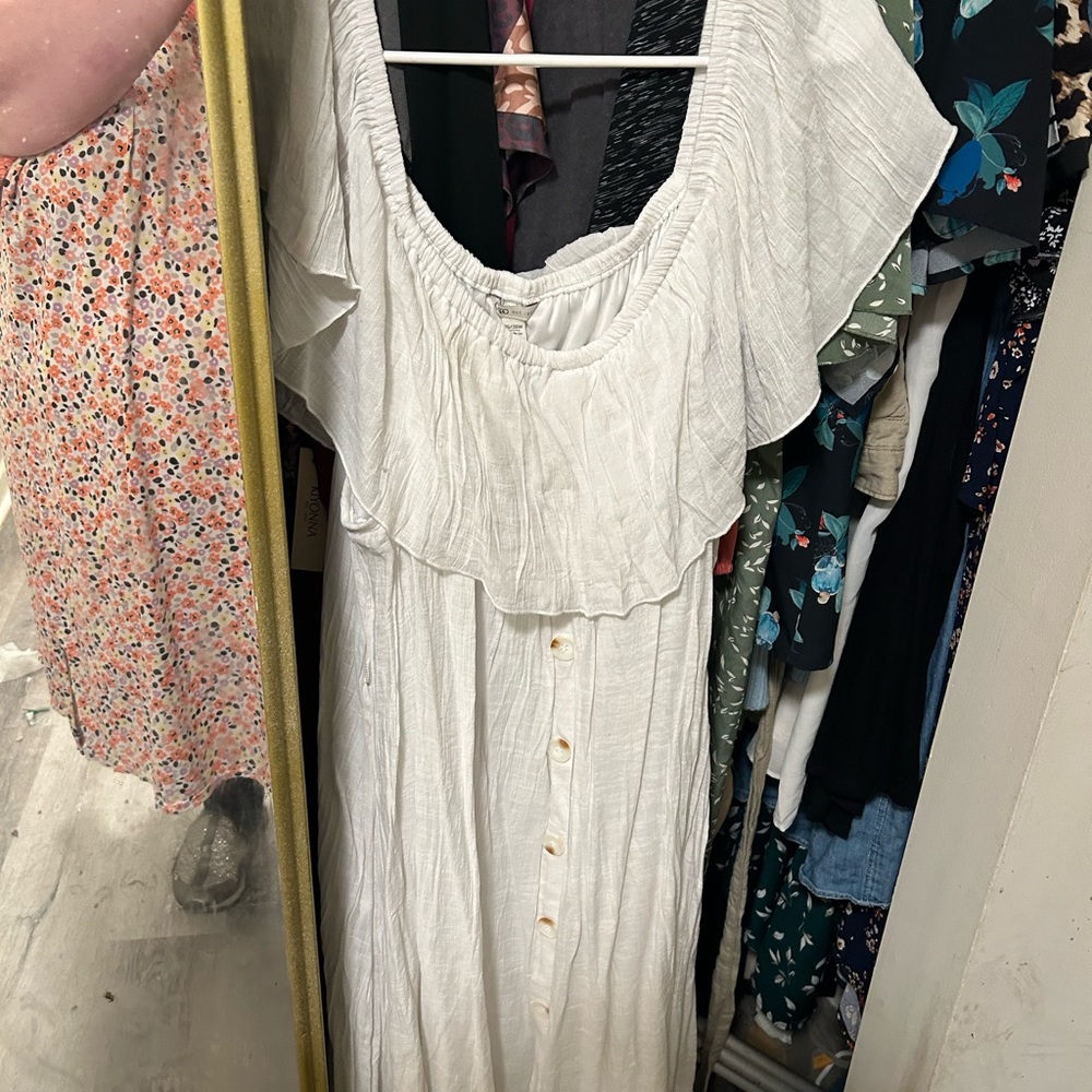 Size 26/28 CATO Women’s Plus White stretchy off shoulder dress